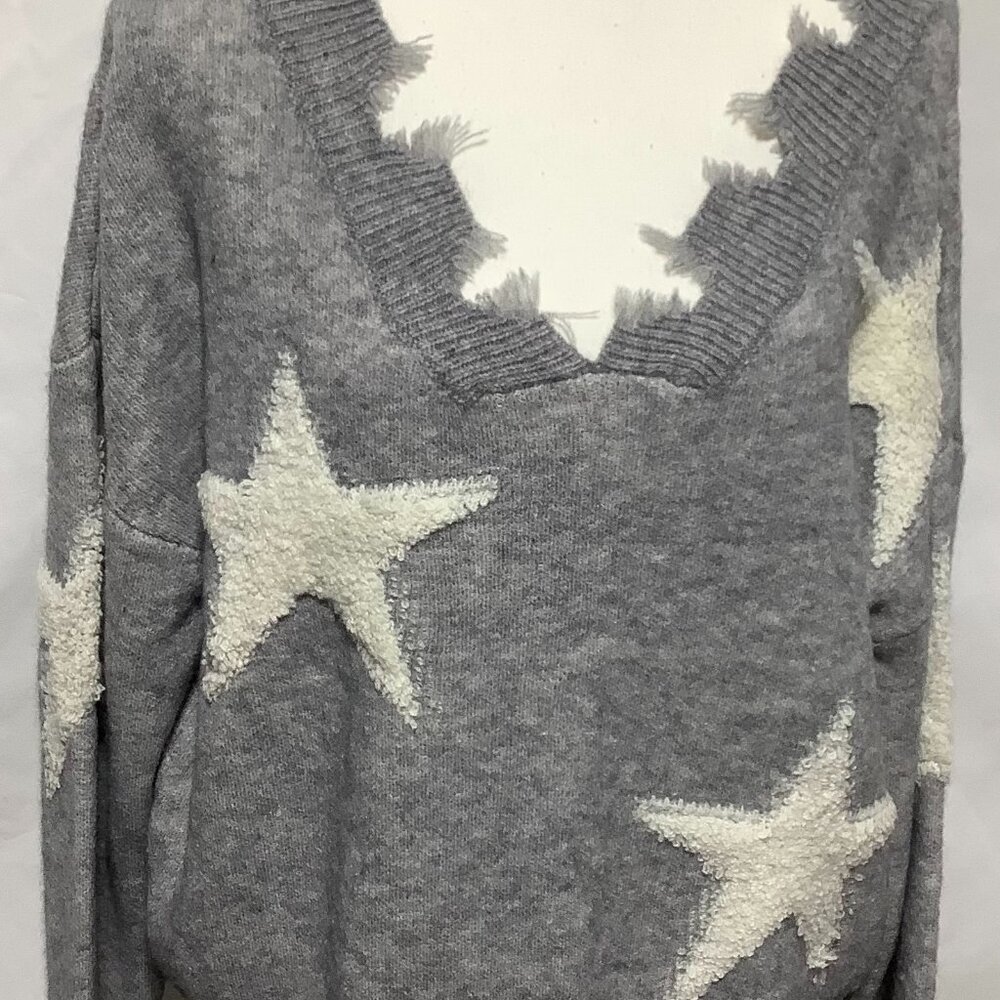 NWT-V-NECK GRAY KNIT FALL SWEATER RAW EDGE RAISED WHITE STARS- SIZE M/L